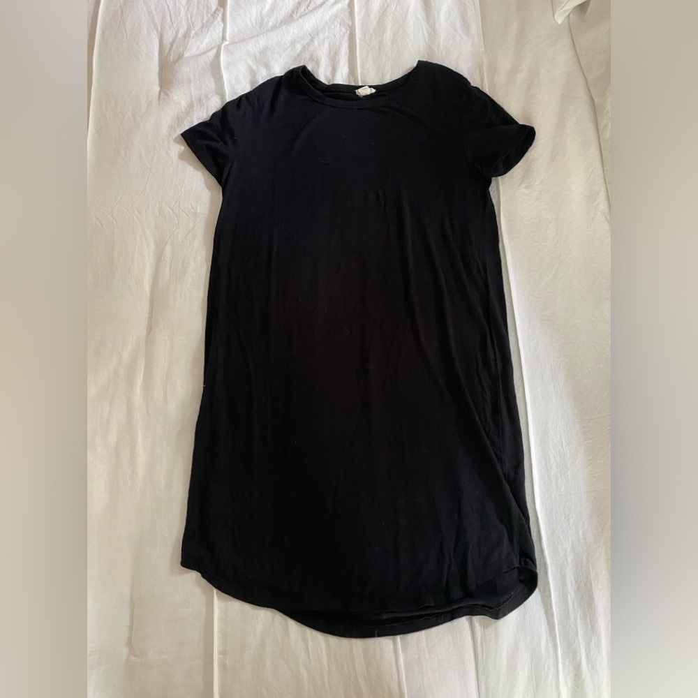 Nice basic t-shirt dress from Garage🖤